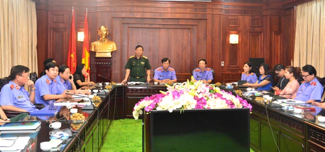 Đồng chí Tạ Quang Khải, Phó Viện trưởng VKS quân sự Trung ương phát biểu tại cuộc họp