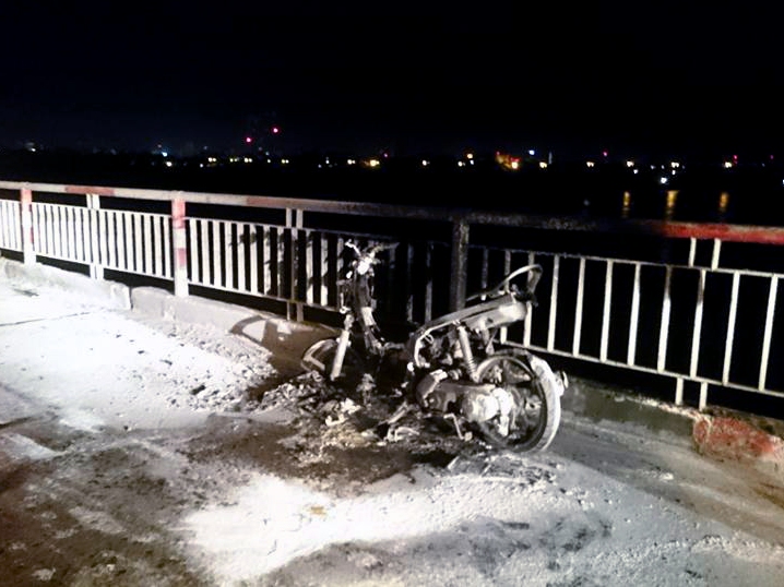 Hà Nội Say rượu, nửa đêm lên cầu Chương Dương đốt xe