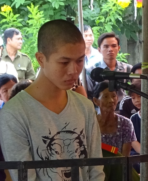 Lãnh án tù vì cướp giật tài sản và gây tai nạn giao thông