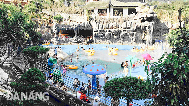 Khách du lịch tăng gần 15