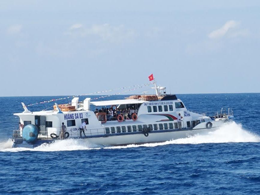 Sản phụ vượt cạn trên tàu cao tốc