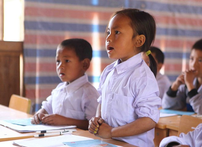  Học sinh dân tộc thiểu số học môn tiếng Việt lớp 1 ở trường tiểu học Tá Bạ, xã Tá Bạ, huyện Mường Tè (Lai Châu). (Ảnh: Quý Trung/TTXVN)