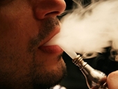 Thuốc lá điện tử và shisha nguy hiểm như thuốc lá điếu