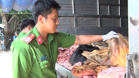 Gần 3 tạ da bò, mỡ bò không tem kiểm soát tuồn ra thị trường