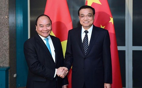  Trung tuần tháng 7 vừa qua, Thủ tướng Nguyễn Xuân Phúc từng có cuộc gặp Thủ tướng Trung Quốc Lý Khắc Cường, nhân dịp tham dự Hội nghị Cấp cao Á-Âu lần thứ 11 tại Ulan Bator (Mông Cổ).