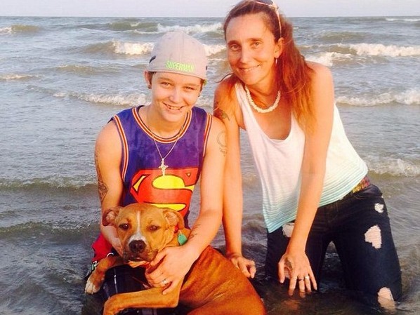 Mẹ và con gái hầu tòa vì  kết hôn với nhau