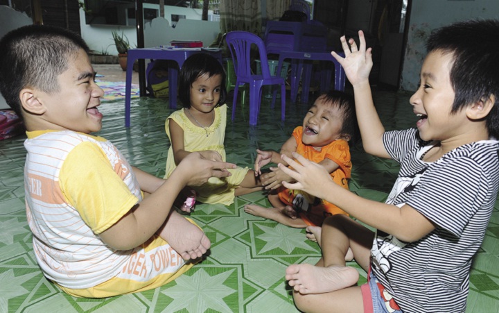 Chỗ dựa Kim cương của các bé xương thủy tinh