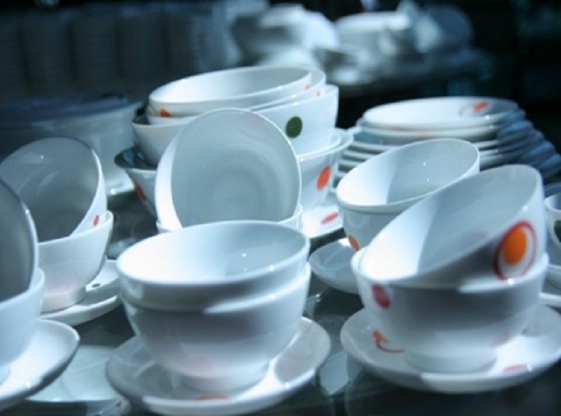 Bát đĩa bằng gốm sứ hoặc thủy tinh - Đẹp đi đôi với độc