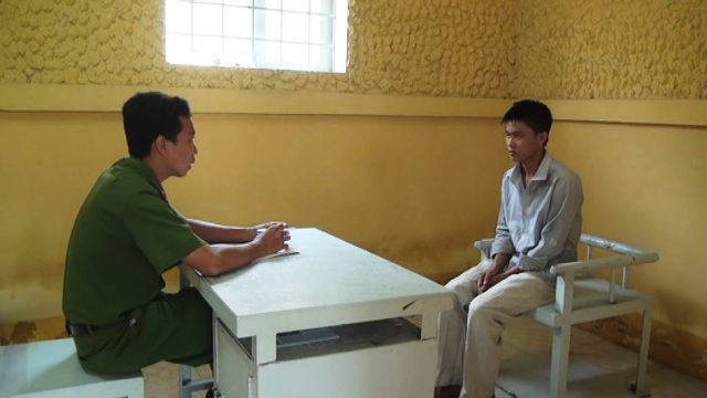 Con xô đẩy cha té ngã dẫn đến tử vong