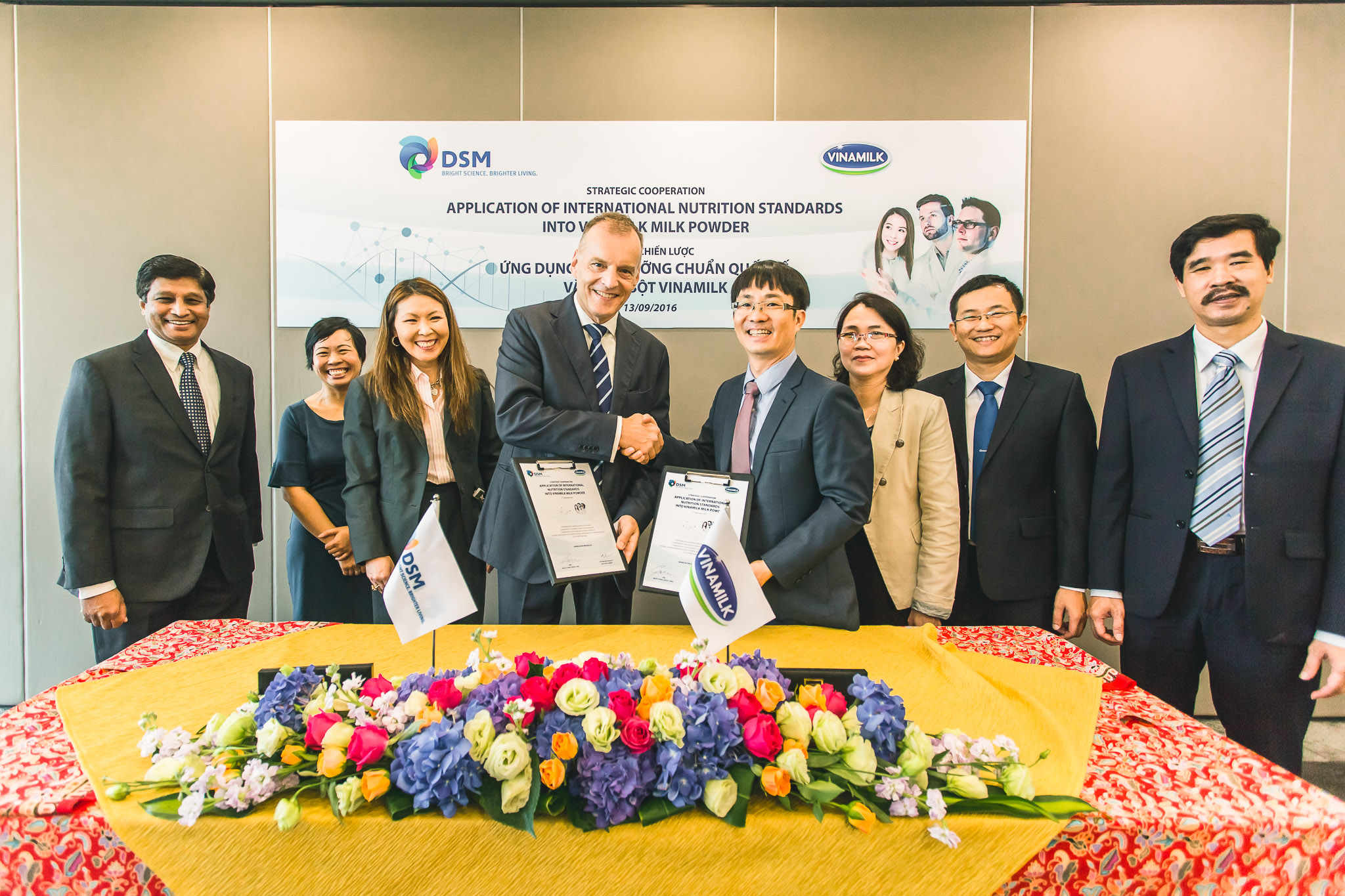 Công ty cổ phần Sữa Việt Nam ký kết hợp tác chiến lược với Tập đoàn DSM - Thụy Sĩ