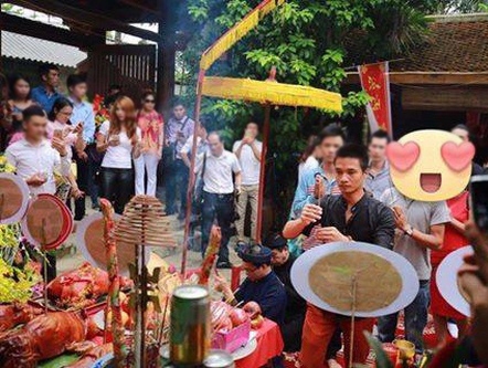 Lệ Rơi bức xúc vì bị ném đá khi đến cúng Tổ nghề sân khấu