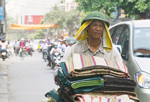 Bắc Bộ giảm nhiệt, miền Trung mưa to