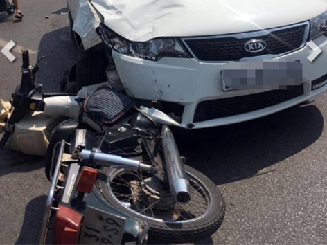 Ôtô đâm 4 xe máy trên cầu Vĩnh Tuy, nhiều người bị thương