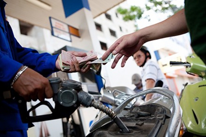 Giá xăng tiếp tục tăng 156 đồng lít