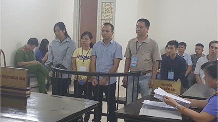 Làm giả giấy vay nợ, đẩy cháu họ tù oan