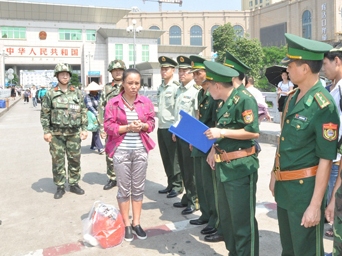 Bắt nữ quái buôn người lẩn trốn tại Trung Quốc