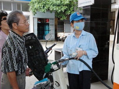 Xăng dầu giảm giá 300 đồng lít vào các ngày thứ Bảy