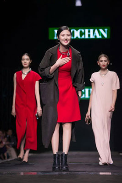 Hàng ngoại tràn vào, thời trang Việt khó chống đỡ