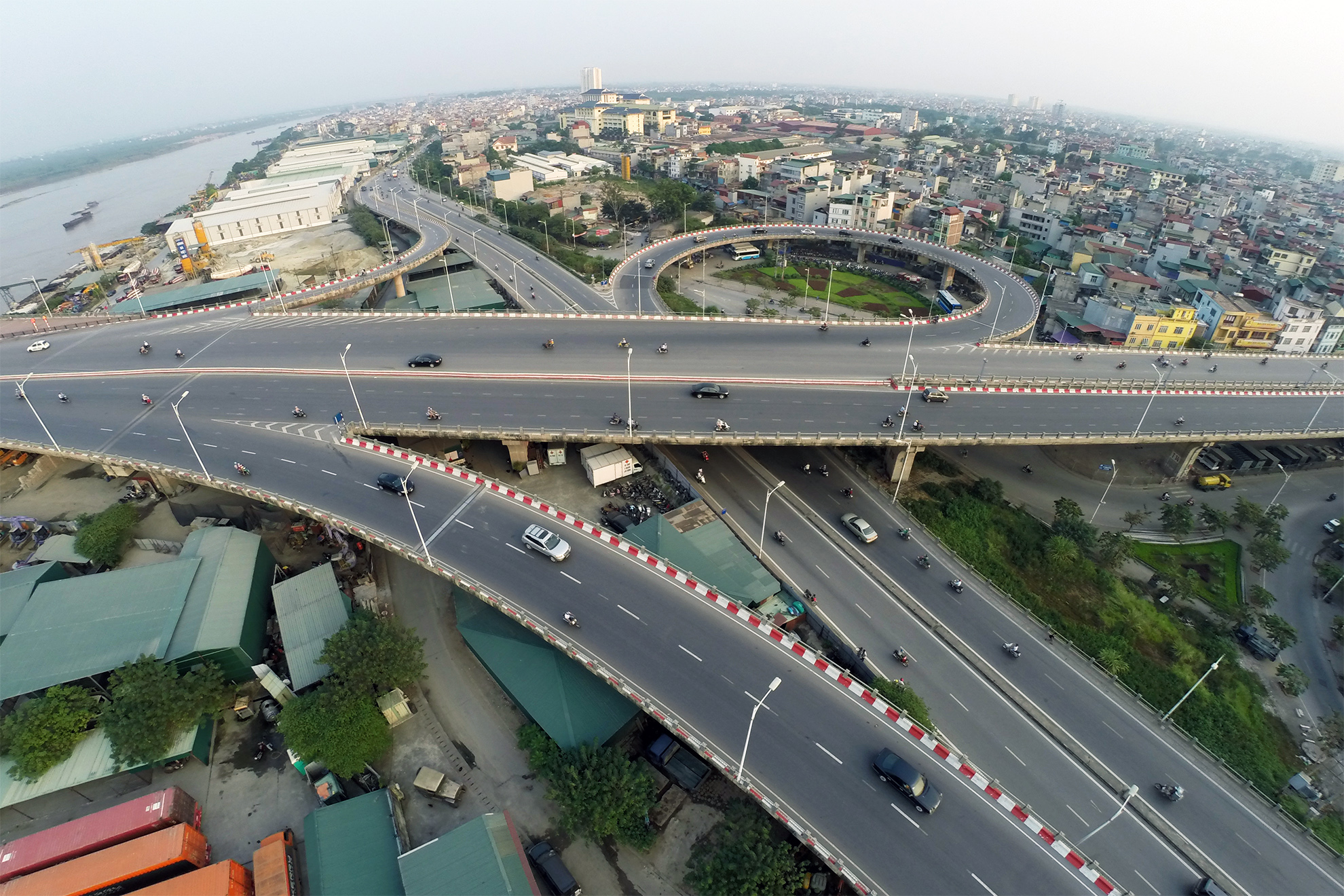  Hệ thống giao thông được đầu tư đồng bộ đã “mở lối” cho bất động sản phía Đông Hà Nội thu hút nhiều nhà đầu tư