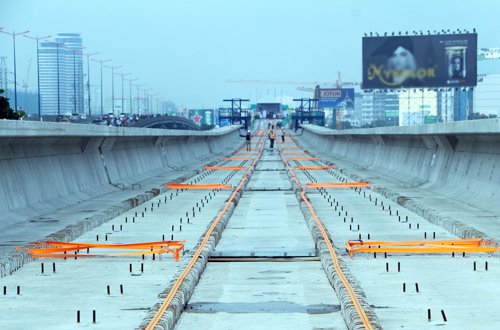 Cầu vượt sông Sài Gòn của tuyến metro số 1 vừa được hợp long sáng nay. Ảnh: Hữu Công