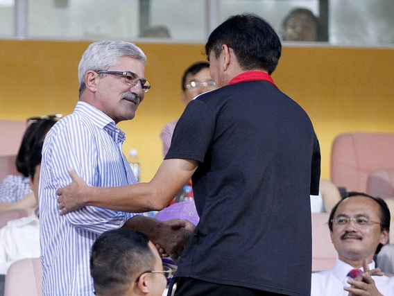 Ông Calisto ấn tượng với phong cách của HLV Phan Thanh Hùng