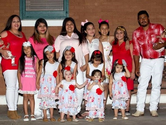 Bà mẹ 29 tuổi vẫn cố sinh thêm con trai dù đã có 14 bé gái