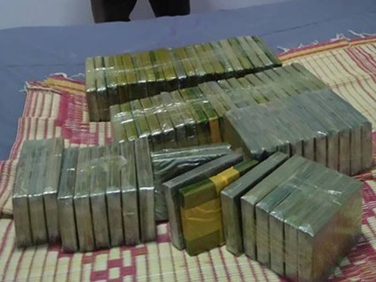 Bắt 5 đối tượng vận chuyển 72 bánh heroin