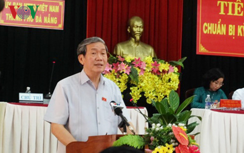  Ông Đinh Thế Huynh phát biểu tại buổi tiếp xúc cử tri.