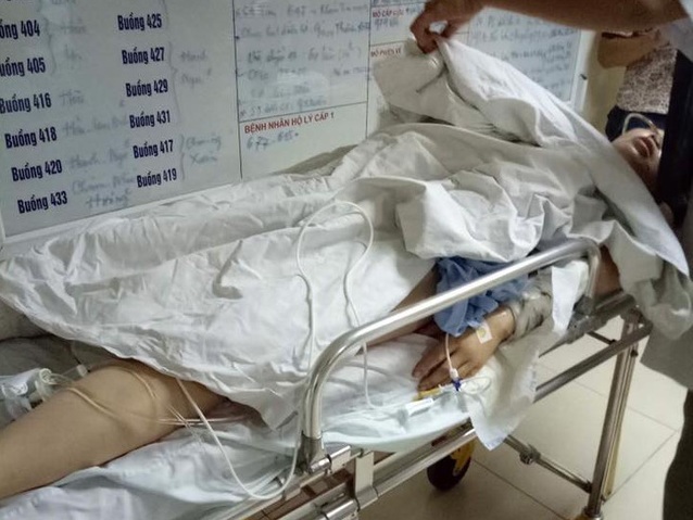 Truy bắt đối tượng đâm vợ trọng thương