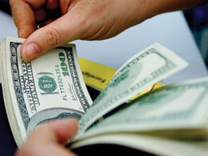 Giá mua - bán USD biến động mạnh, tỷ giá trung tâm giảm nhẹ