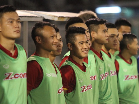 Đội tuyển Việt Nam về đến TPHCM, tiếp tục chuẩn bị cho AFF Cup 2016