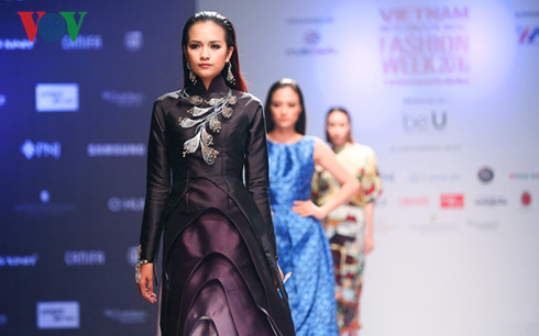  Ngọc Châu là người mẫu mở màn cho Tuần lễ thời trang quốc tế Việt Nam Thu Đông 2016.