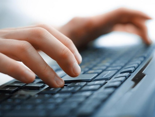 Lấy trộm clip nóng của bạn rồi tống tiền