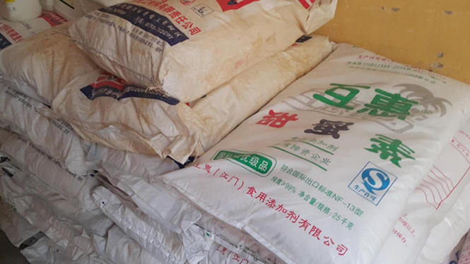 Tiêu hủy 6 tấn phụ gia, nguyên liệu chuyên dùng sản xuất bim bim