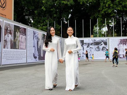 Đưa áo dài gần hơn với đời sống