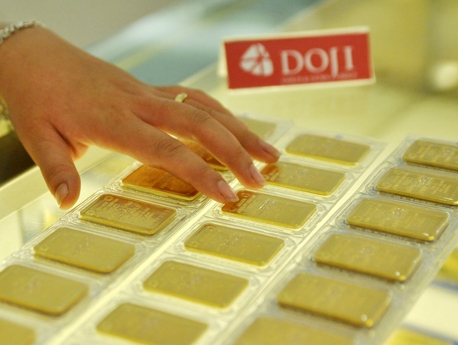 Nhà đầu tư thận trọng với vàng