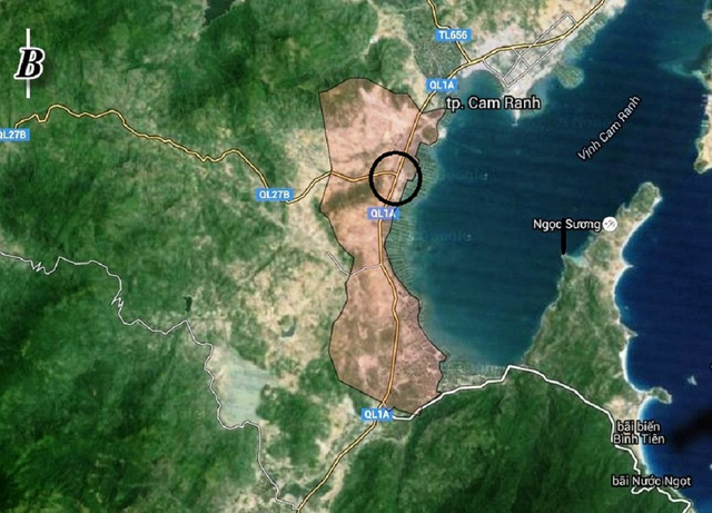 Xe khách bị đâm thủng hông, nhiều người rơi ra ngoài