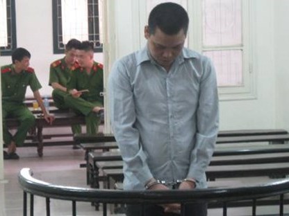 Thợ xây hồi hương vận chuyển hơn 50 kg ngà voi và sừng tê giác