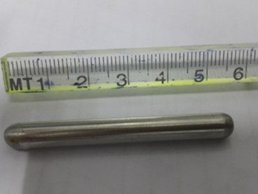 Đoạn sắt dài 6 cm trong bàng quang người đàn ông