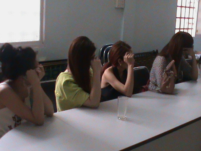 Khởi tố 4 má mì môi giới người mẫu, diễn viên, sinh viên bán dâm