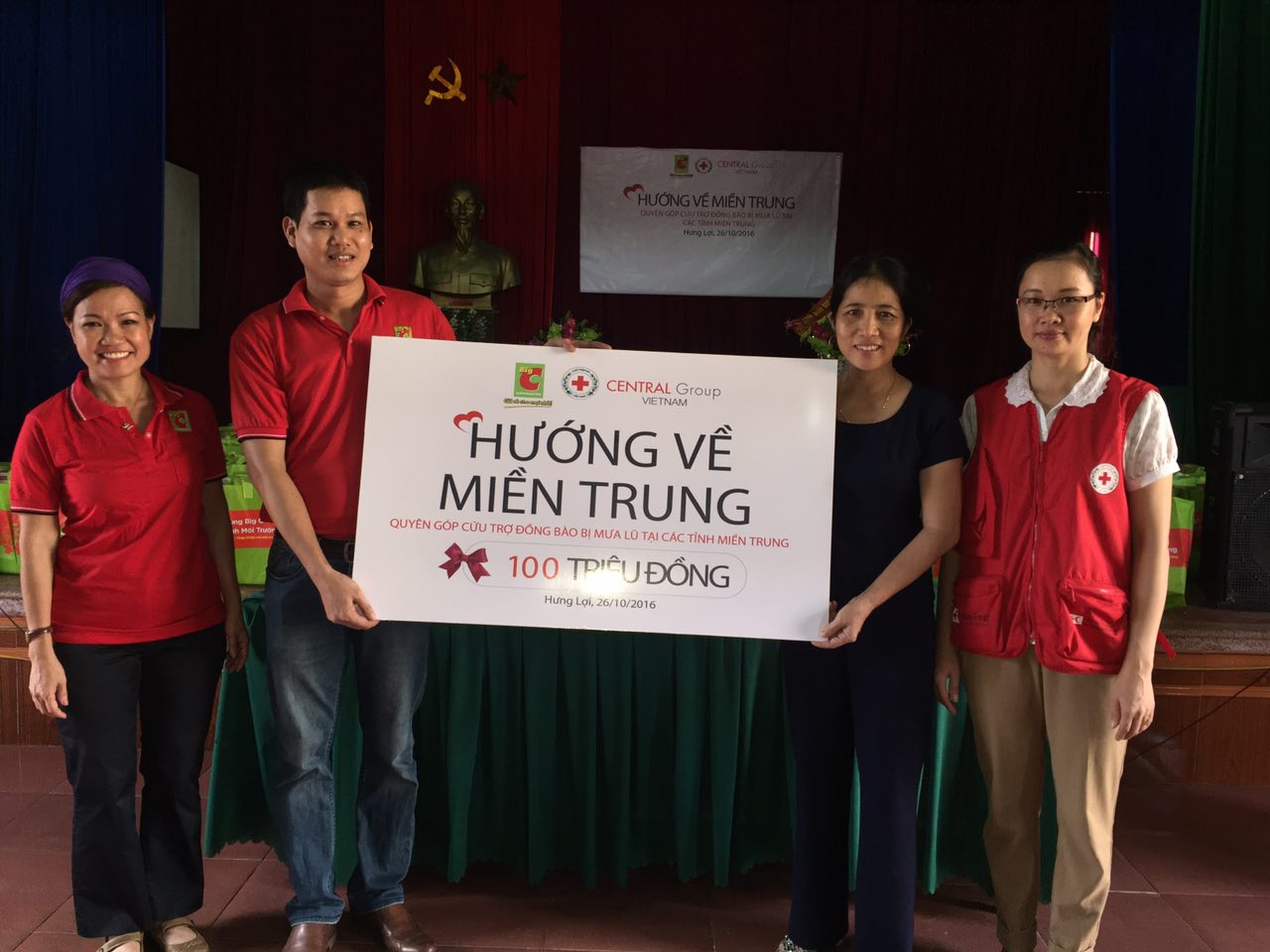 Hỗ trợ khẩn cấp đồng bào lũ lụt miền Trung