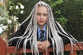 Nữ sinh bị đuổi học vì kiểu tóc mới trị giá 140 bảng Anh