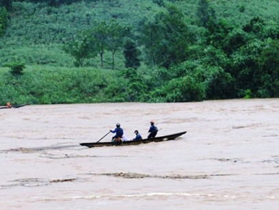 Mưa lũ ở miền Trung khiến 9 người mất tích và bị thương