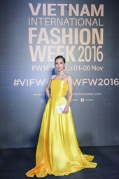 Rừng sao Việt hội tụ lộng lẫy trên thảm đỏ Vietnam International Fashion Week 2016