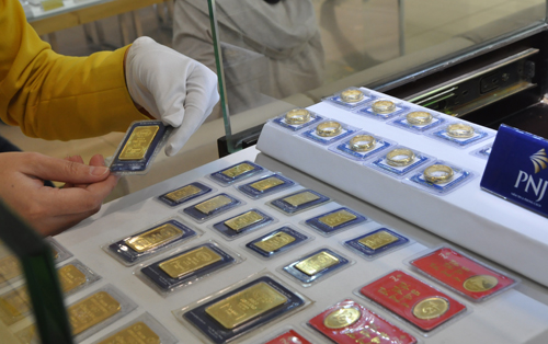 Giá vàng trong nước tăng vọt