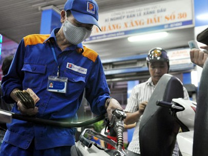 Giá xăng lại tăng từ 15 giờ chiều nay