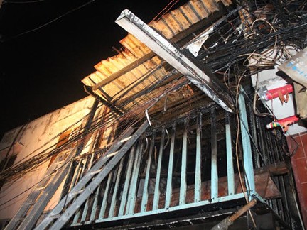 Cãi nhau với người thân, nam thanh niên phóng hỏa đốt nhà