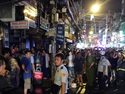 Người đàn ông phê ma túy đốt nhà ở phố Tây Sài Gòn