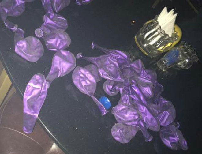 Cảm giác hứng thần nguy hiểm khi hít gây cười