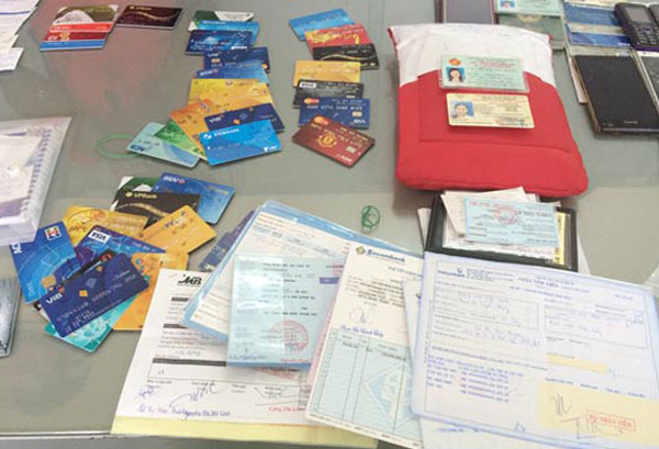 Lừa cả mẹ và anh trai tham gia vào đường dây lừa đảo